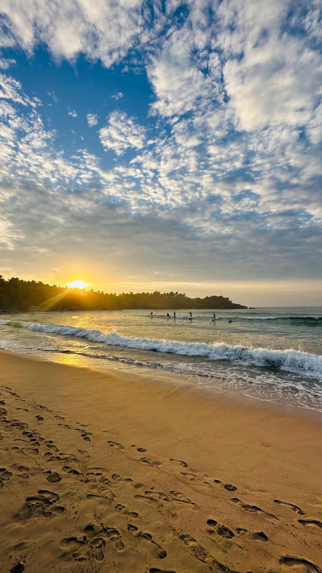 Devon Surf . Inn - Hiriketiya ดิคเวลลา ภายนอก รูปภาพ